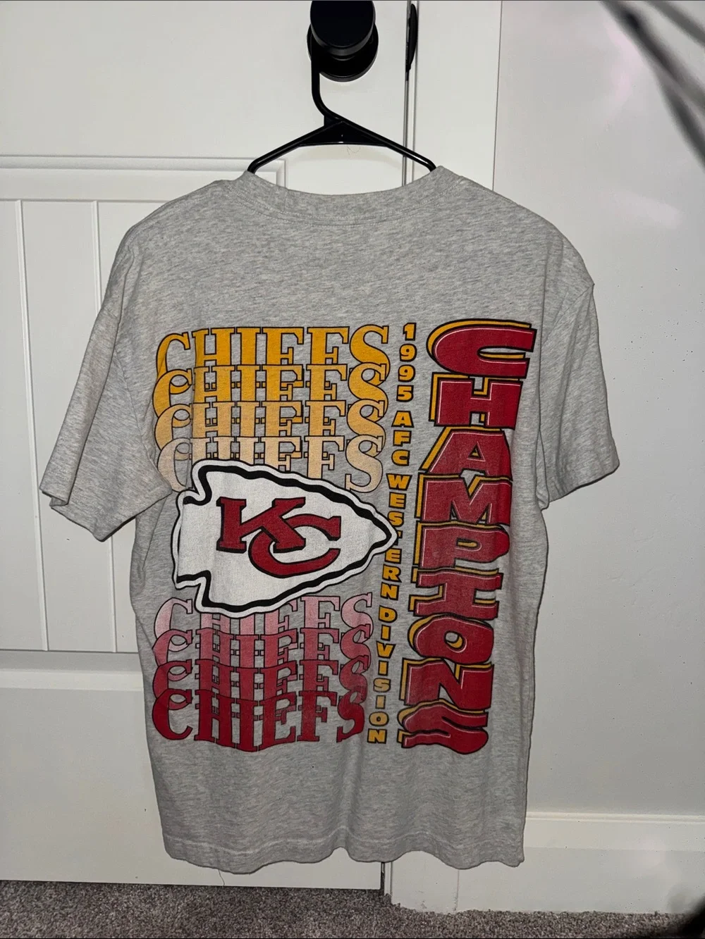 Abercrombie & Fitch Kansas City Chiefs Gray Graphic Tee - Team Logo